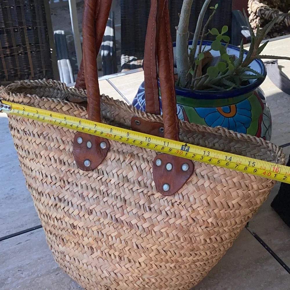 Stylish Tan Woven Tote Bag - Picture 5 of 6